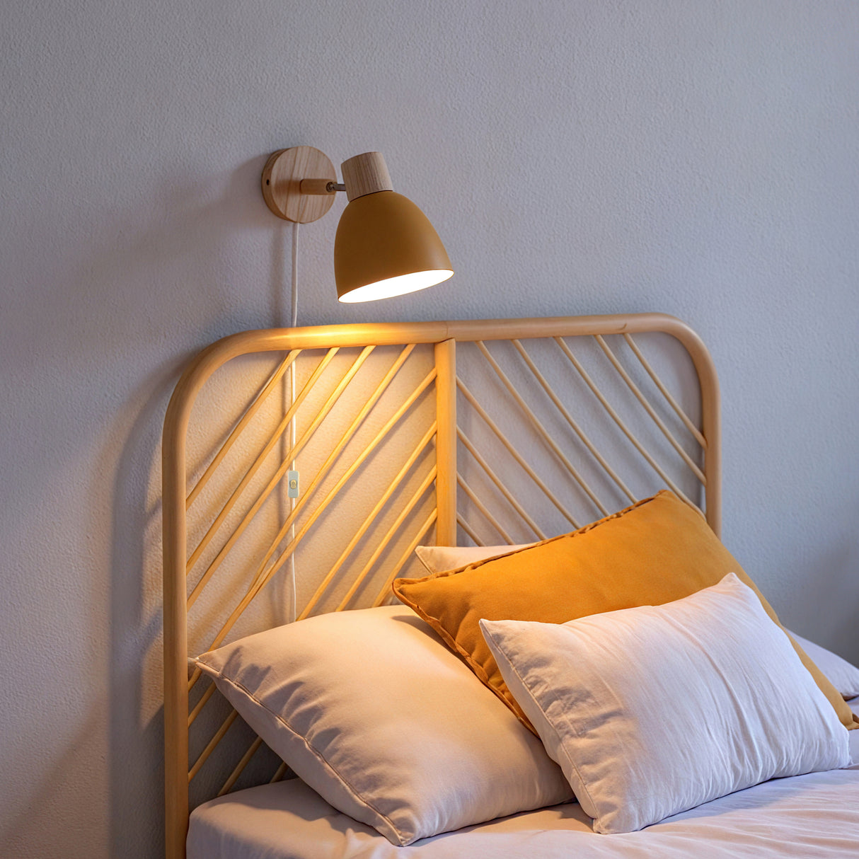 Pino Vegglampe Mustard