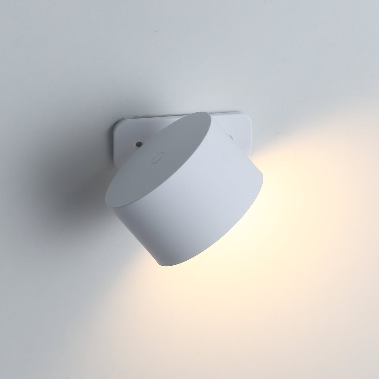 Ticky Magnetisk Vegglampe Hvit