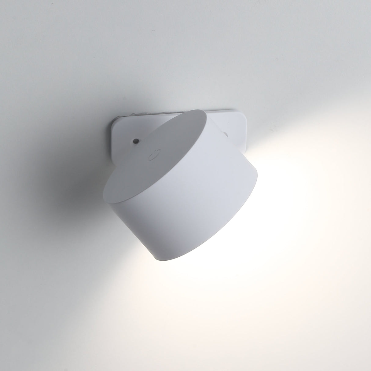 Ticky Magnetisk Vegglampe Hvit