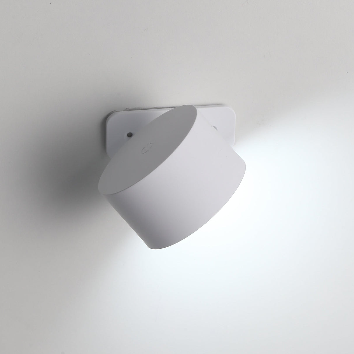 Ticky Magnetisk Vegglampe Hvit