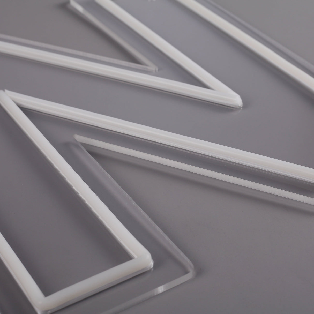 Bokstav N Neon Vegglampe