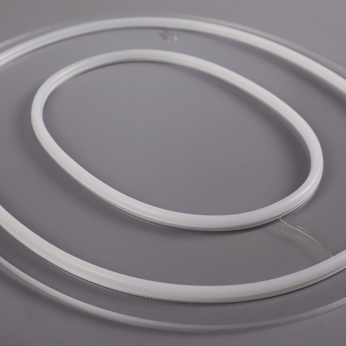 Bokstav O Neon Vegglampe