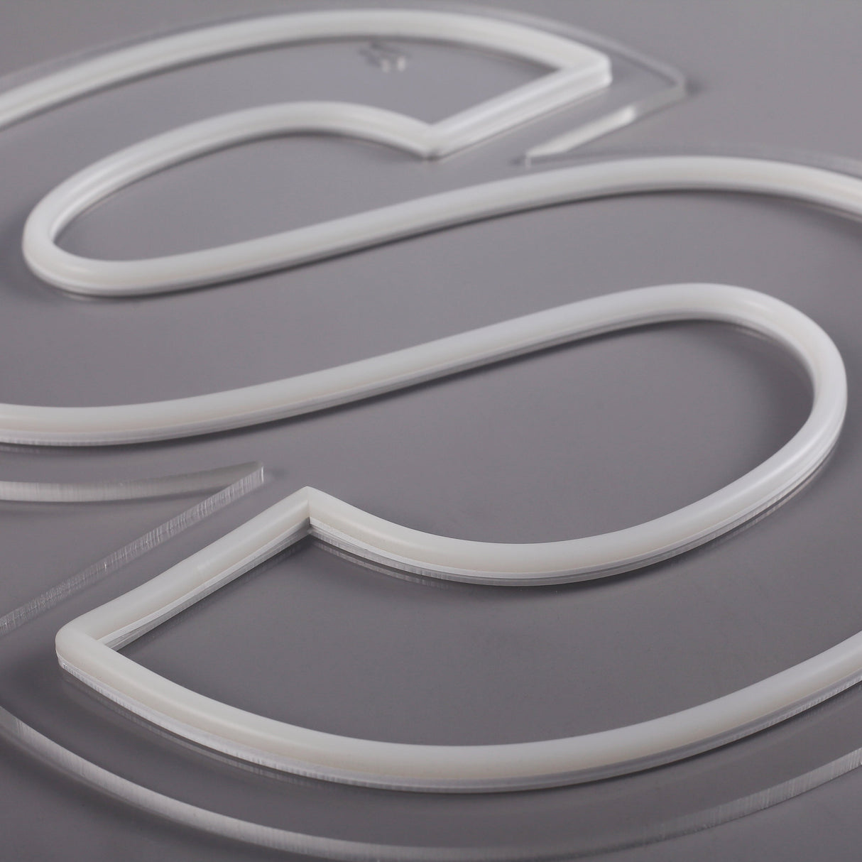 Bokstav S Neon Vegglampe