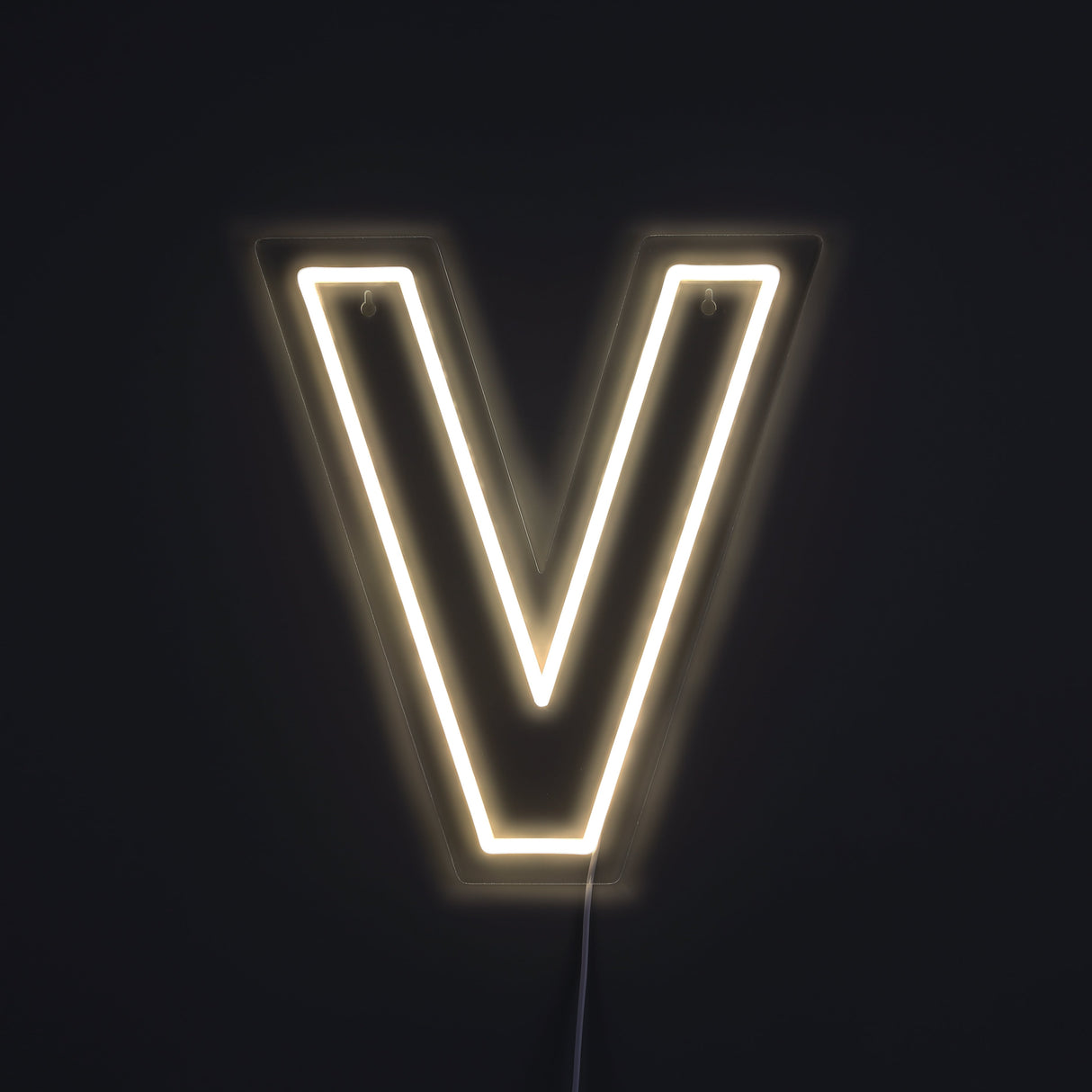 Bokstav V Neon Vegglampe