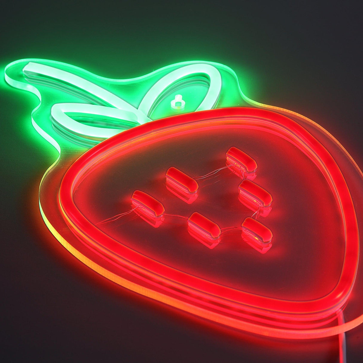 Strawberry Neon Vägglampa-Lampconcept.se