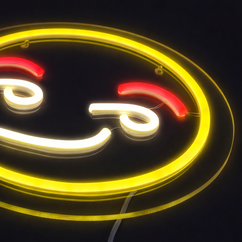 Emoji Flirty Neon Vegglampe