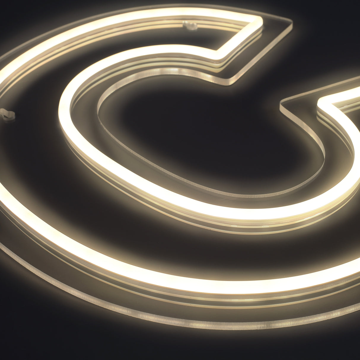 Bokstav C Neon Vegglampe