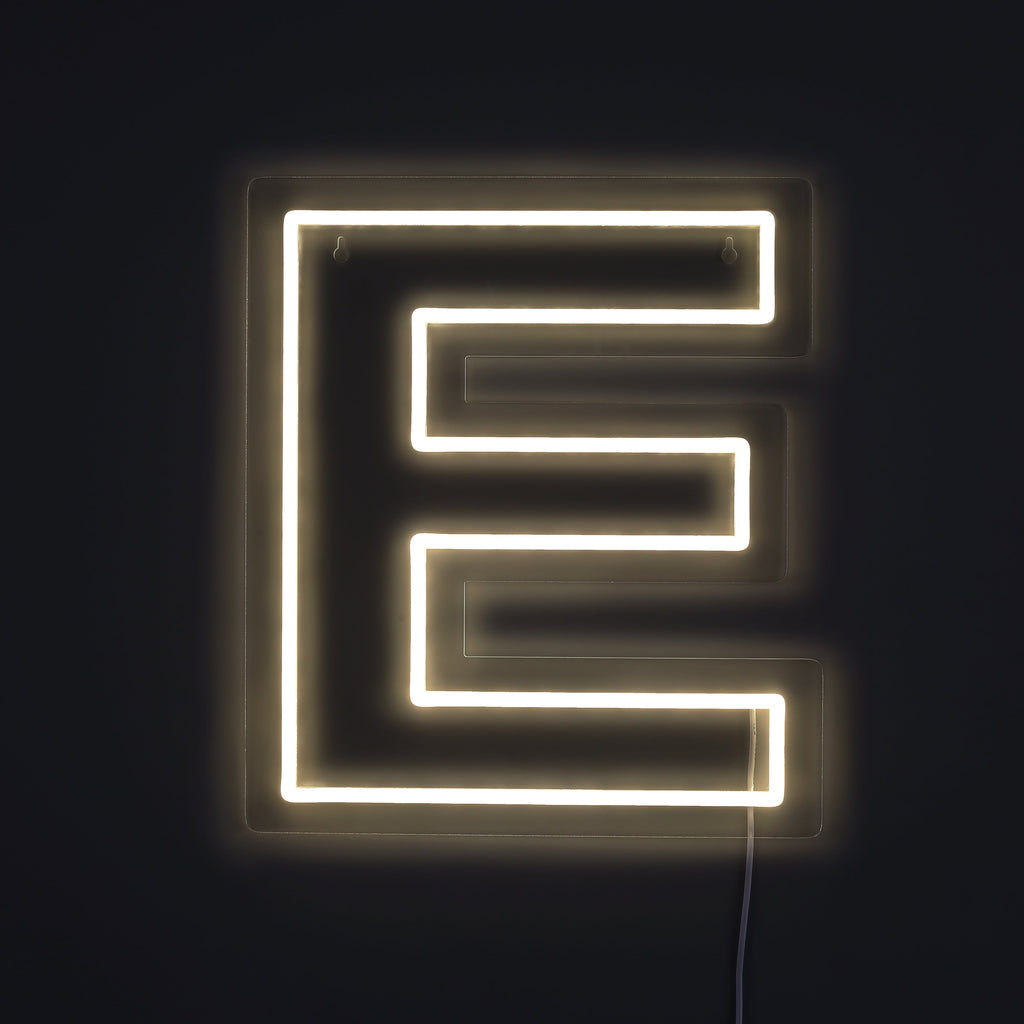 Bokstav E Neon Vegglampe