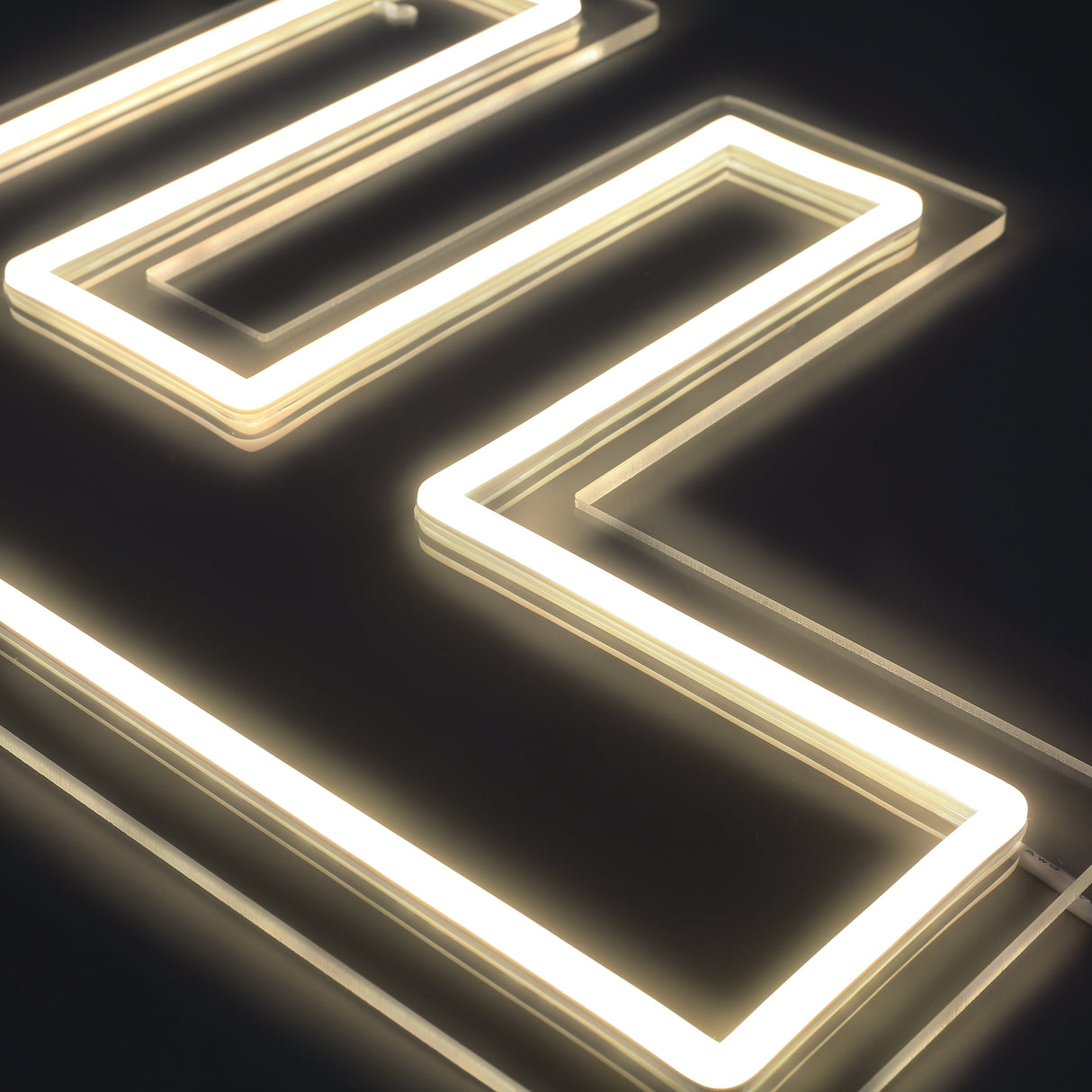 Bokstav F Neon Vegglampe