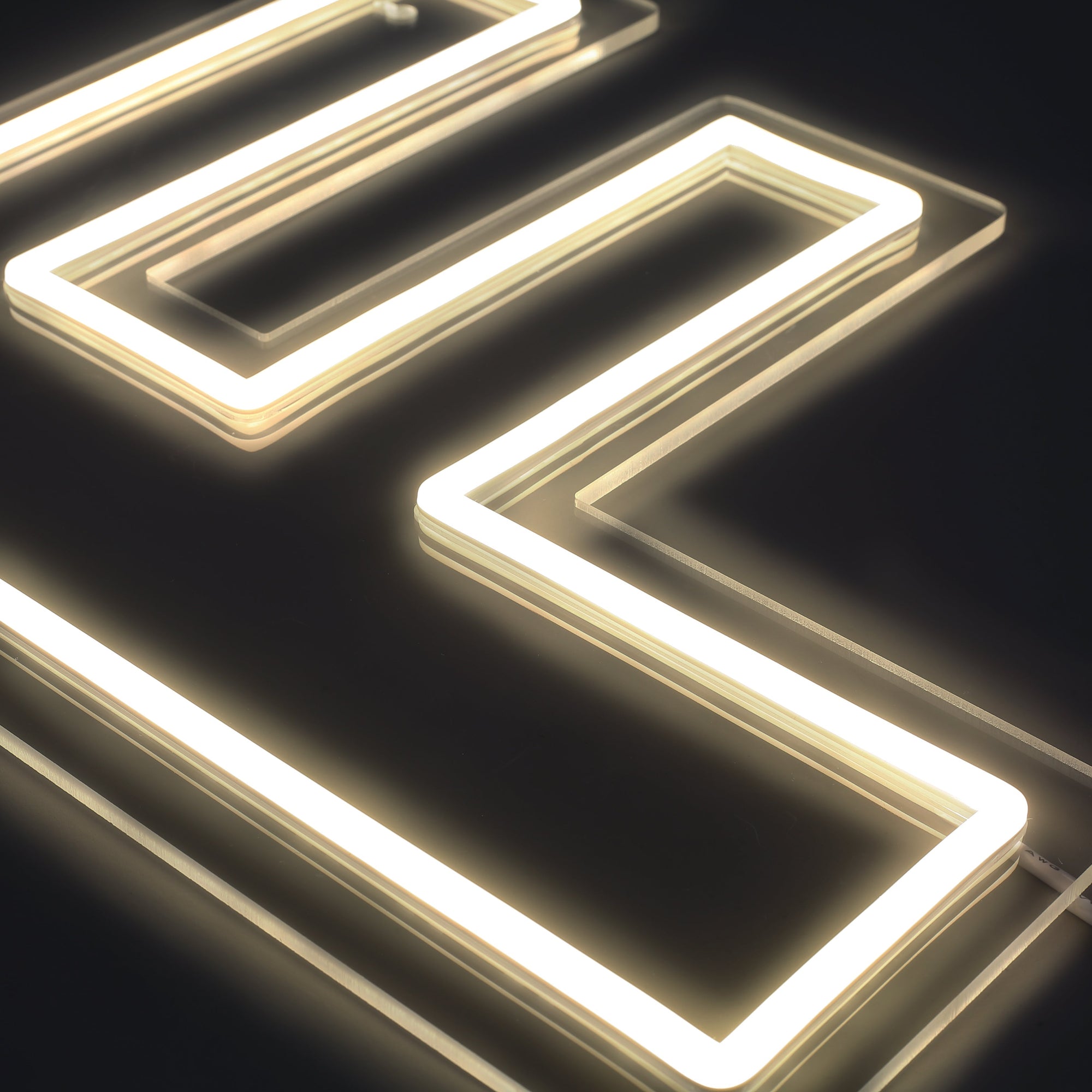 Bokstav F Neon Vegglampe
