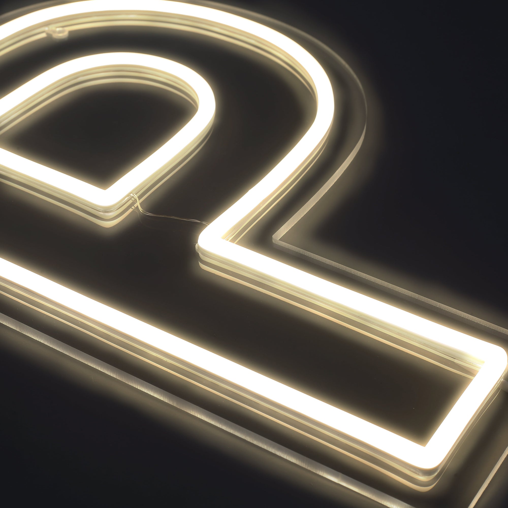 Bokstav P Neon Vegglampe