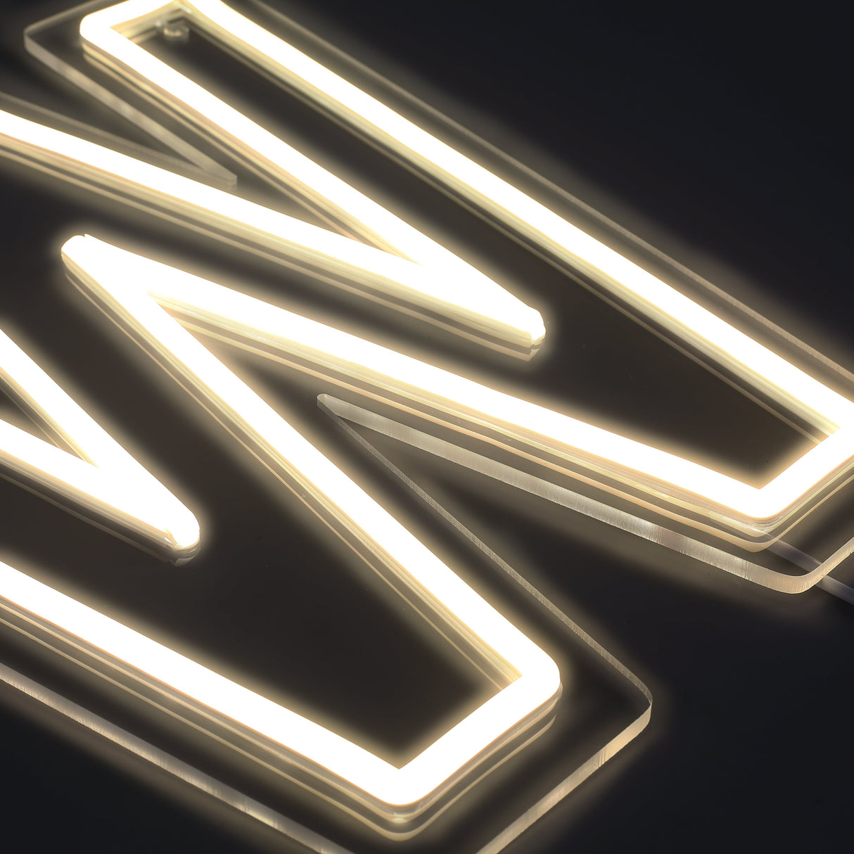 Bokstav W Neon Vegglampe