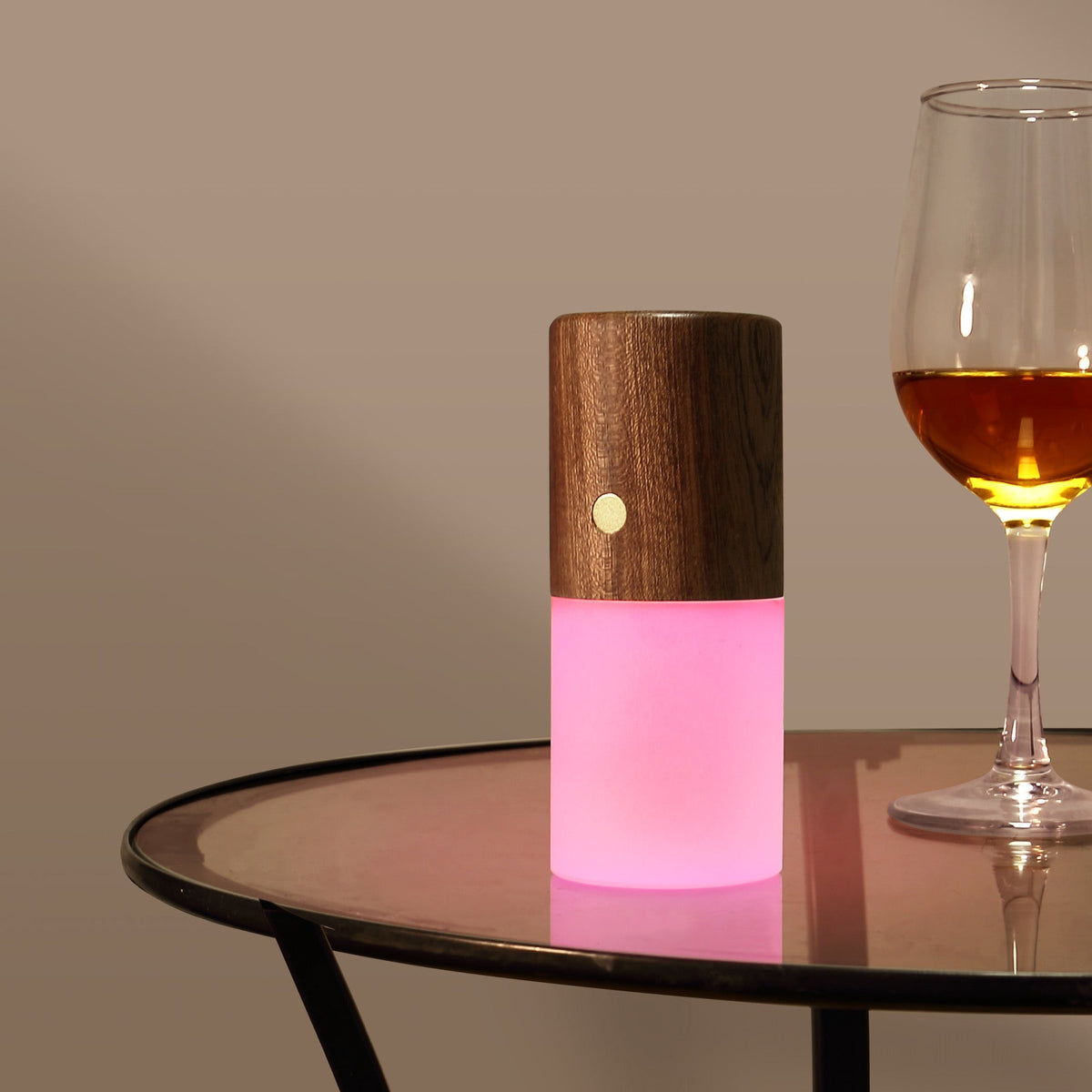 Tweak Trådløs RGB Bordlampe Mørkt Tre