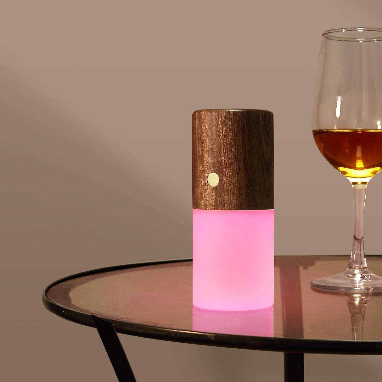 Tweak Trådløs RGB Bordlampe Mørkt Tre